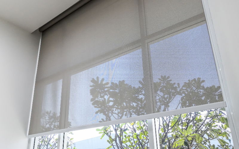ROLLER BLIND DIMOUT