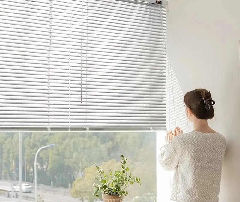 Venetian Aluminium Blinds Nove – Solusi Tirai Modern dan Praktis